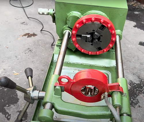 Фото Esson ElectricCut-42 резьбонарезной станок - Fortools - профессиональный инструмент Фото Esson ElectricCut-42 резьбонарезной станок - Fortools - профессиональный инструмент