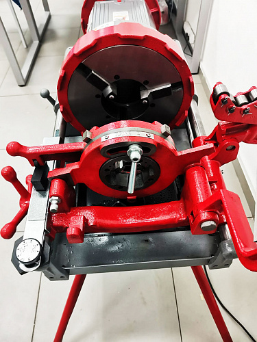 Фото Esson ElectricCut-100HW1 электрический резьбонарезной станок - Fortools - профессиональный инструмент Фото Esson ElectricCut-100HW1 электрический резьбонарезной станок - Fortools - профессиональный инструмент